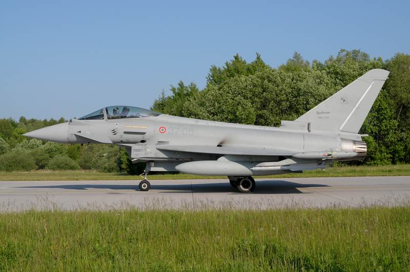 comp_pic23 by Jens Schymura.jpg - The 37° Stormo from Trapani is the latest Italian Eurofighter Squadron, getting the first EF-2000 in October 2012. The 37-05 seen here on a taxiway at Laage during JAWTEX 